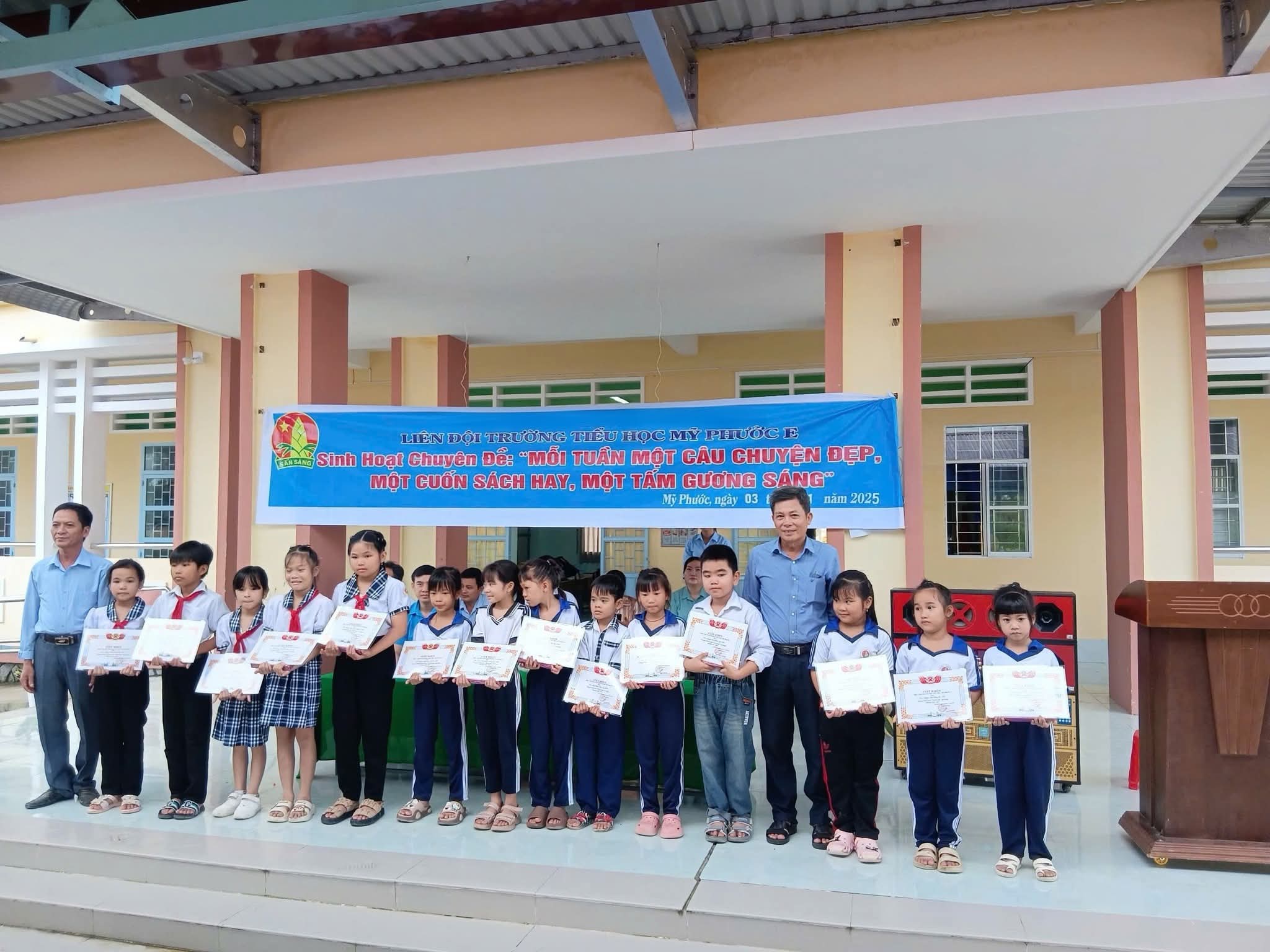 LIÊN ĐỘI TRƯỜNG TIỂU HỌC MỸ PHƯỚC E TIẾP TỤC TỔ CHỨC CHUYÊN ĐỀ: “MỖI TUẦN MỘT CÂU CHUYỆN ĐẸP, MỘT CUỐN SÁCH HAY, MỘT TẤM GƯƠNG SÁNG” NĂM HỌC 2025 - 2026